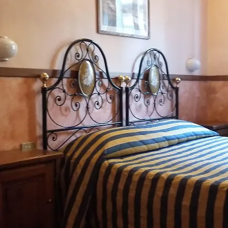 Hotel Monica 2*