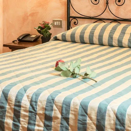 Hotel Monica 2*