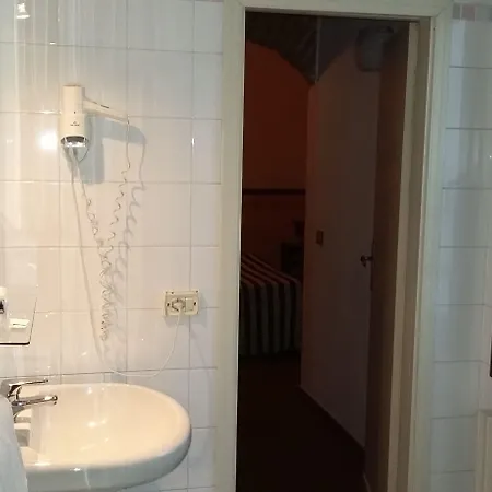 Monica Hotel 2*