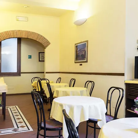 Hotel Monica 2*