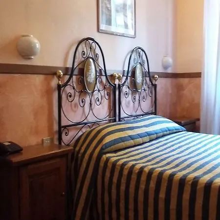 Отель Monica