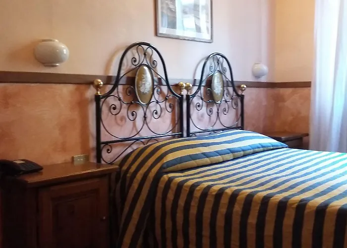 Hotel Monica 2*