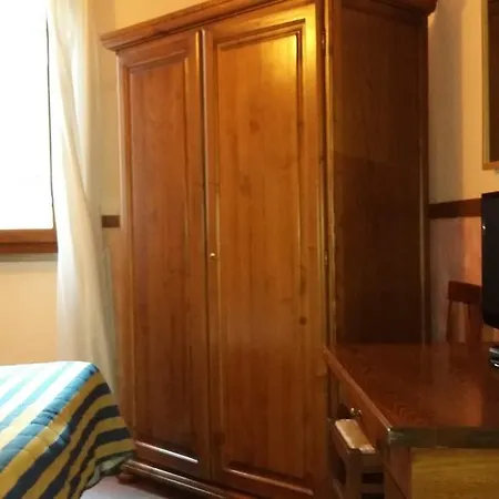 Ξενοδοχείο Monica 2*