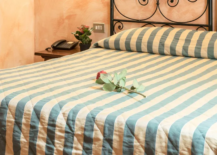 Hotel Monica 2*